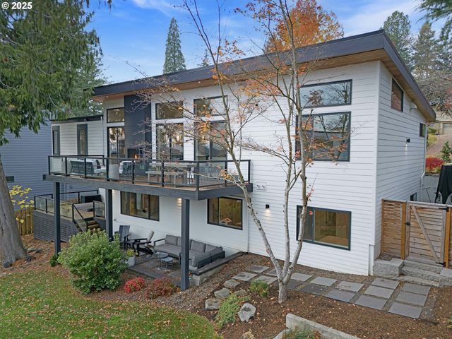 11504 Nw DAMASCUS St, Portland, OR 97229