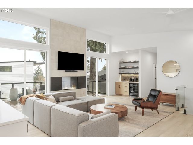 11504 Nw DAMASCUS St, Portland, OR 97229