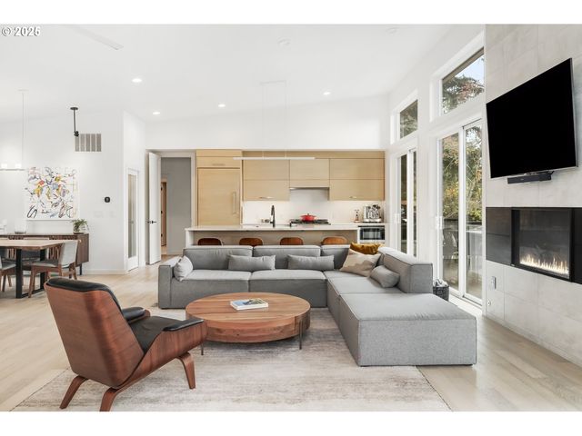 11504 Nw DAMASCUS St, Portland, OR 97229