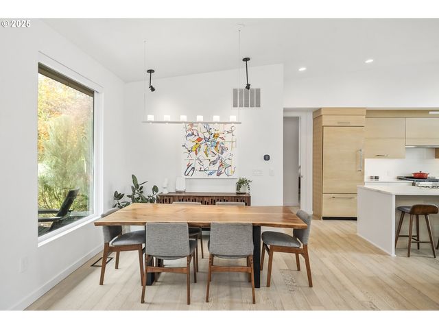 11504 Nw DAMASCUS St, Portland, OR 97229