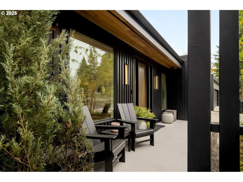 11504 Nw DAMASCUS St, Portland, OR 97229