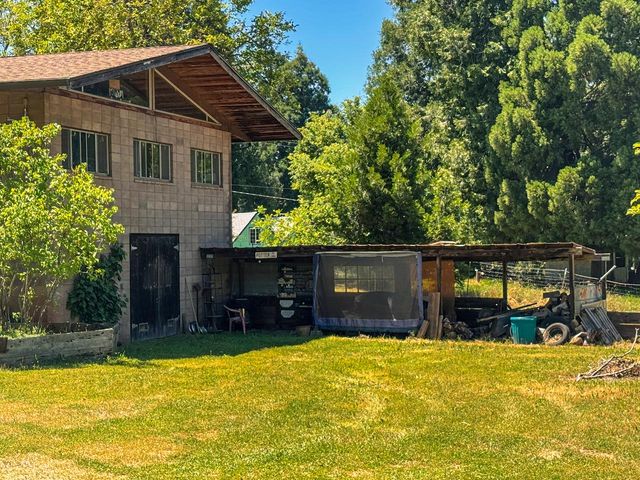 48 Pine St, West Point, CA 95255
