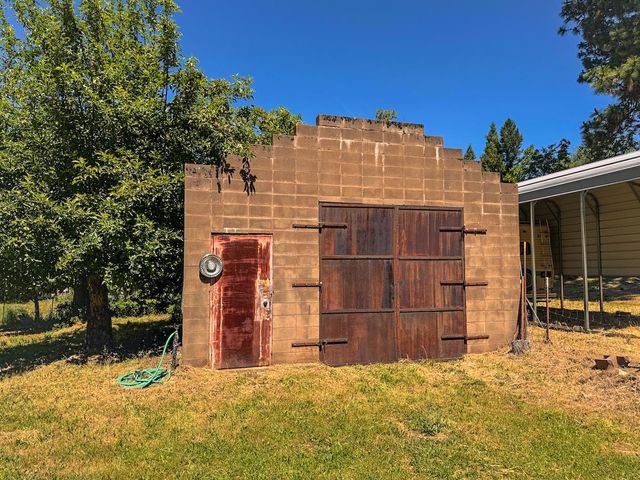 48 Pine St, West Point, CA 95255