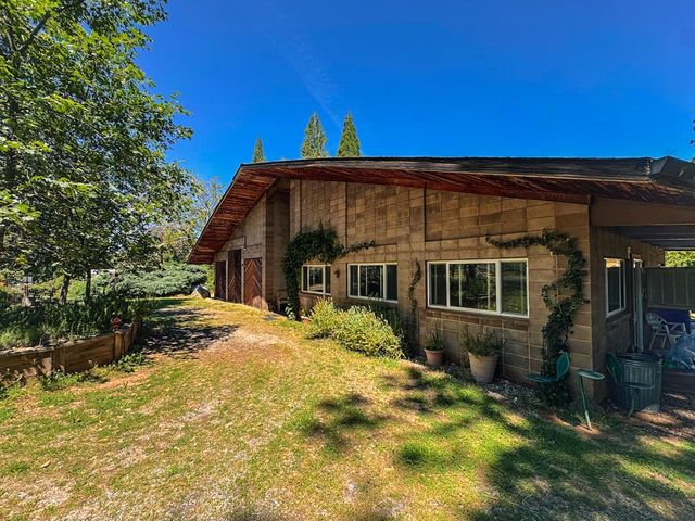 48 Pine St, West Point, CA 95255