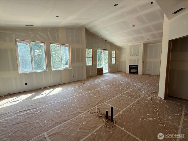 15114 295th Street E, Kapowsin, WA 98338