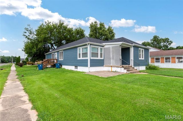 110 W 4T ST, St Jacob, IL 62281