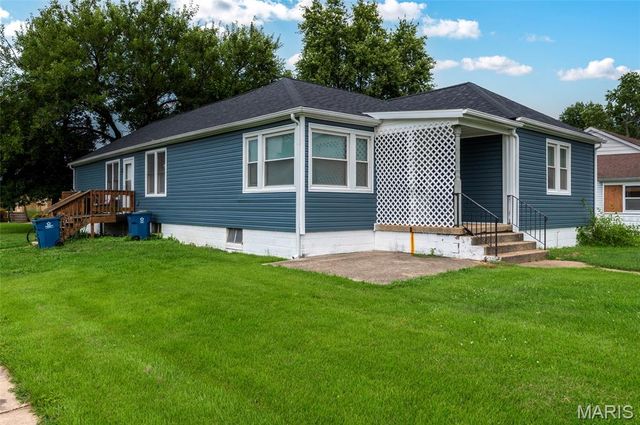 110 W 4T ST, St Jacob, IL 62281