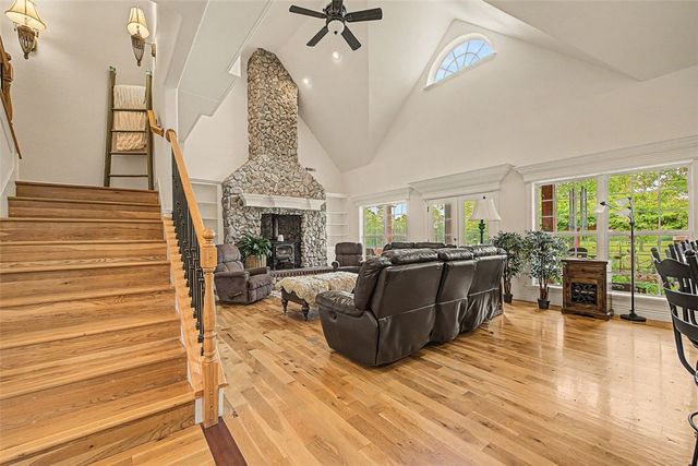 302 Spring Creek Road, Lowell, AR 72745