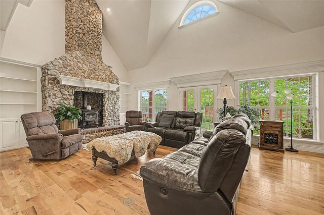 302 Spring Creek Road, Lowell, AR 72745