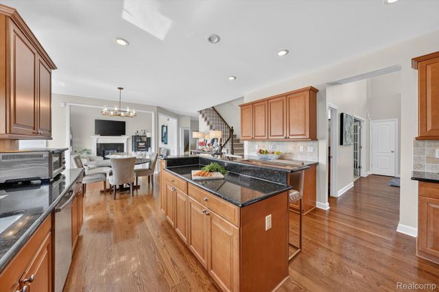 3804 Elk Drive, Oakland Charter Township, MI 48306