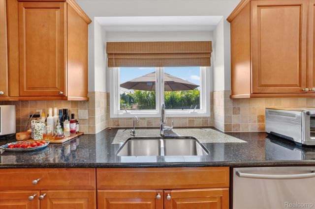 3804 Elk Drive, Oakland Charter Township, MI 48306