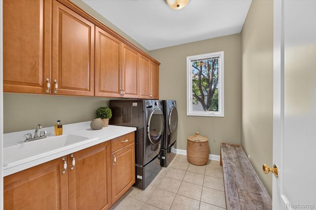 3804 Elk Drive, Oakland Charter Township, MI 48306