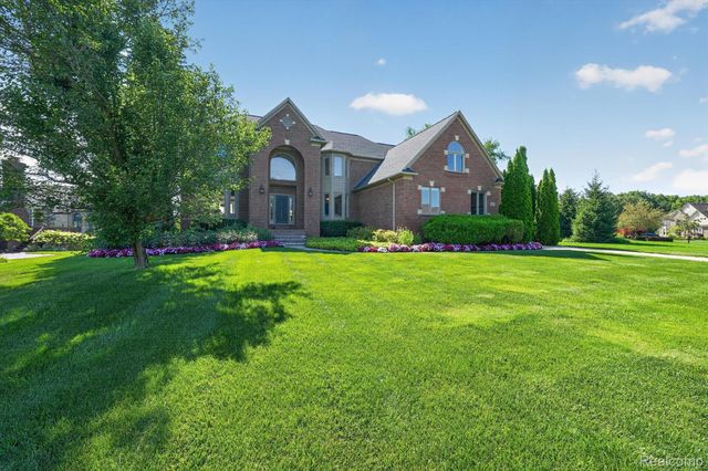 3804 Elk Drive, Oakland Charter Township, MI 48306