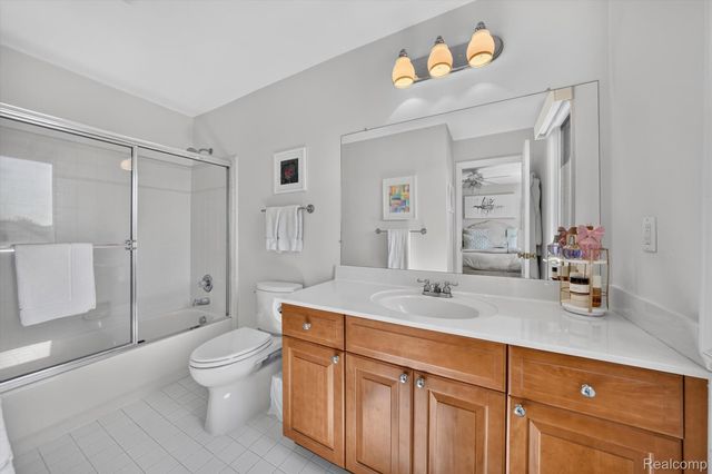 3804 Elk Drive, Oakland Charter Township, MI 48306