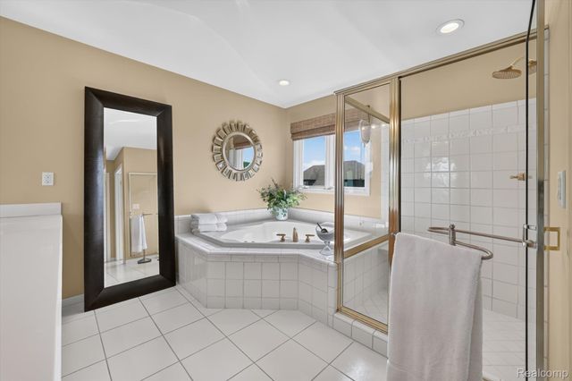 3804 Elk Drive, Oakland Charter Township, MI 48306
