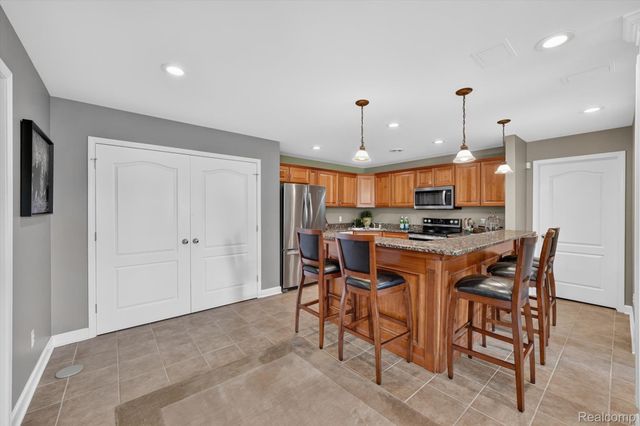 3804 Elk Drive, Oakland Charter Township, MI 48306