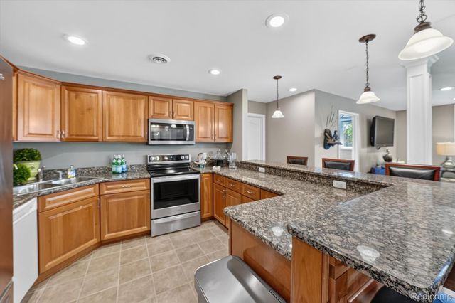 3804 Elk Drive, Oakland Charter Township, MI 48306