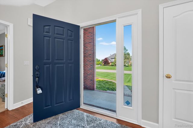 3804 Elk Drive, Oakland Charter Township, MI 48306