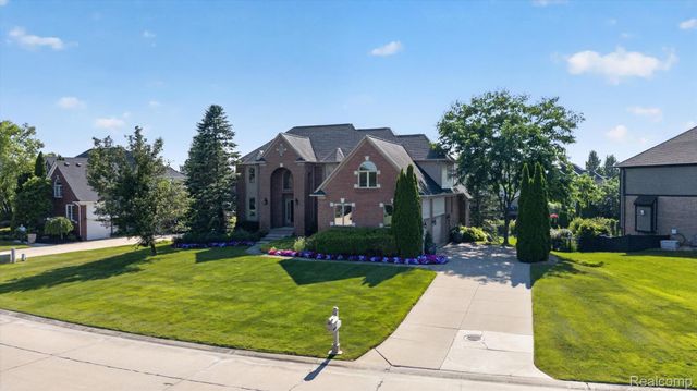 3804 Elk Drive, Oakland Charter Township, MI 48306