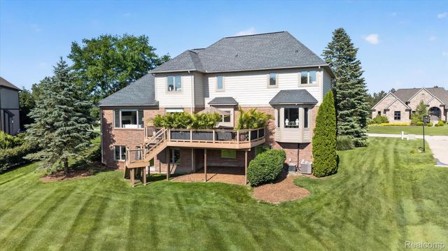 3804 Elk Drive, Oakland Charter Township, MI 48306