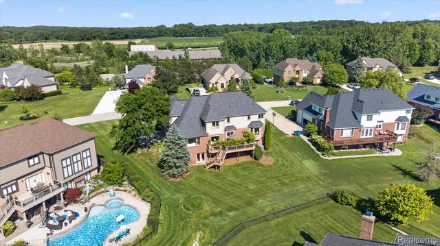 3804 Elk Drive, Oakland Charter Township, MI 48306