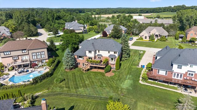 3804 Elk Drive, Oakland Charter Township, MI 48306