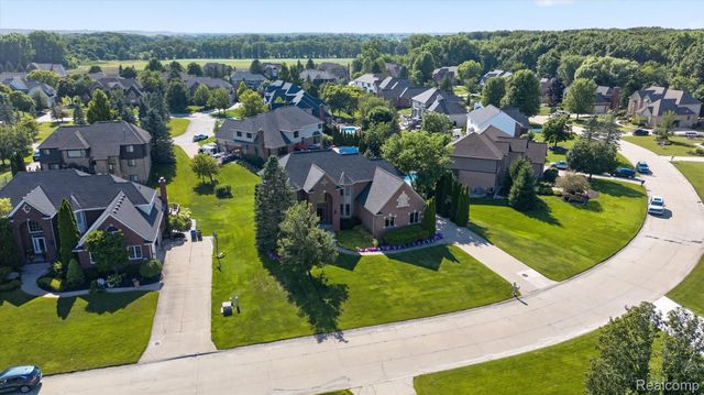 3804 Elk Drive, Oakland Charter Township, MI 48306