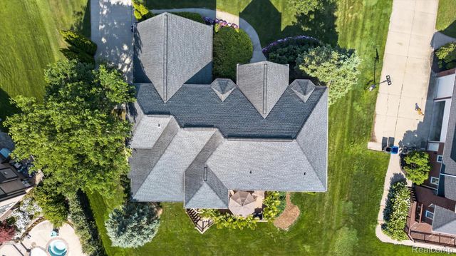 3804 Elk Drive, Oakland Charter Township, MI 48306