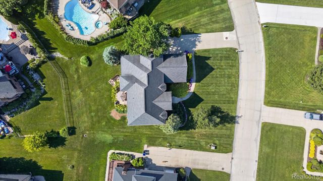 3804 Elk Drive, Oakland Charter Township, MI 48306