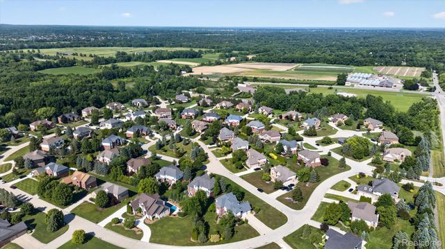 3804 Elk Drive, Oakland Charter Township, MI 48306