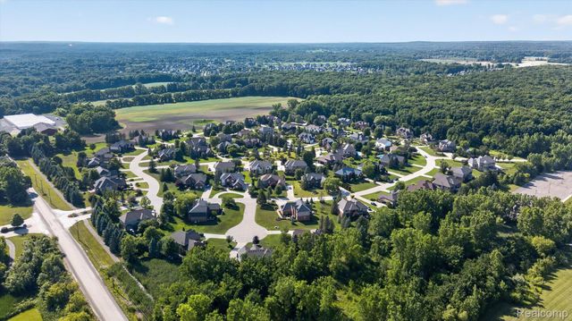 3804 Elk Drive, Oakland Charter Township, MI 48306