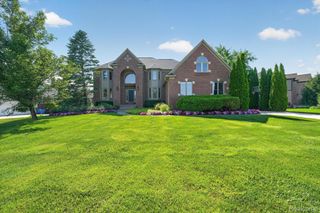 3804 Elk Drive, Oakland Charter Township, MI 48306