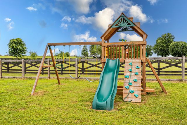 746 N Russell St, Portland, TN 37148