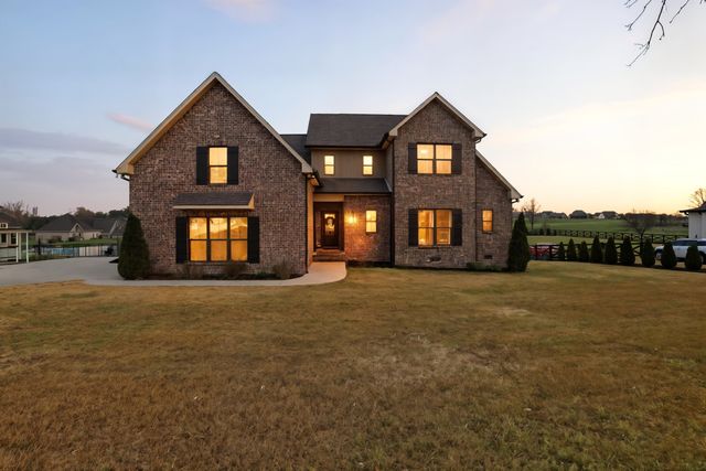 746 N Russell St, Portland, TN 37148