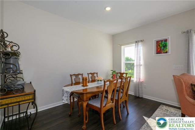 7542 Clayton Avenue, Coopersburg Boro, PA 18036