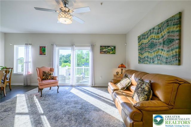 7542 Clayton Avenue, Coopersburg Boro, PA 18036