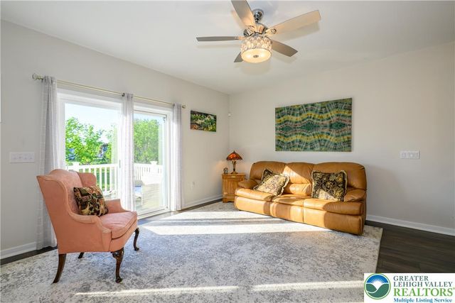 7542 Clayton Avenue, Coopersburg Boro, PA 18036