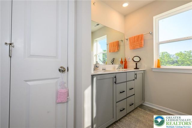 7542 Clayton Avenue, Coopersburg Boro, PA 18036