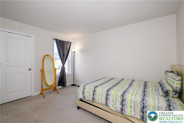 7542 Clayton Avenue, Coopersburg Boro, PA 18036