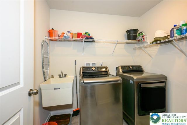 7542 Clayton Avenue, Coopersburg Boro, PA 18036
