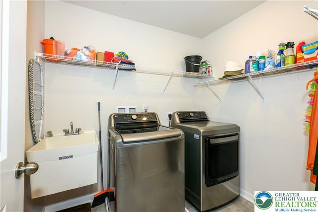 7542 Clayton Avenue, Coopersburg Boro, PA 18036
