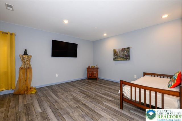 7542 Clayton Avenue, Coopersburg Boro, PA 18036