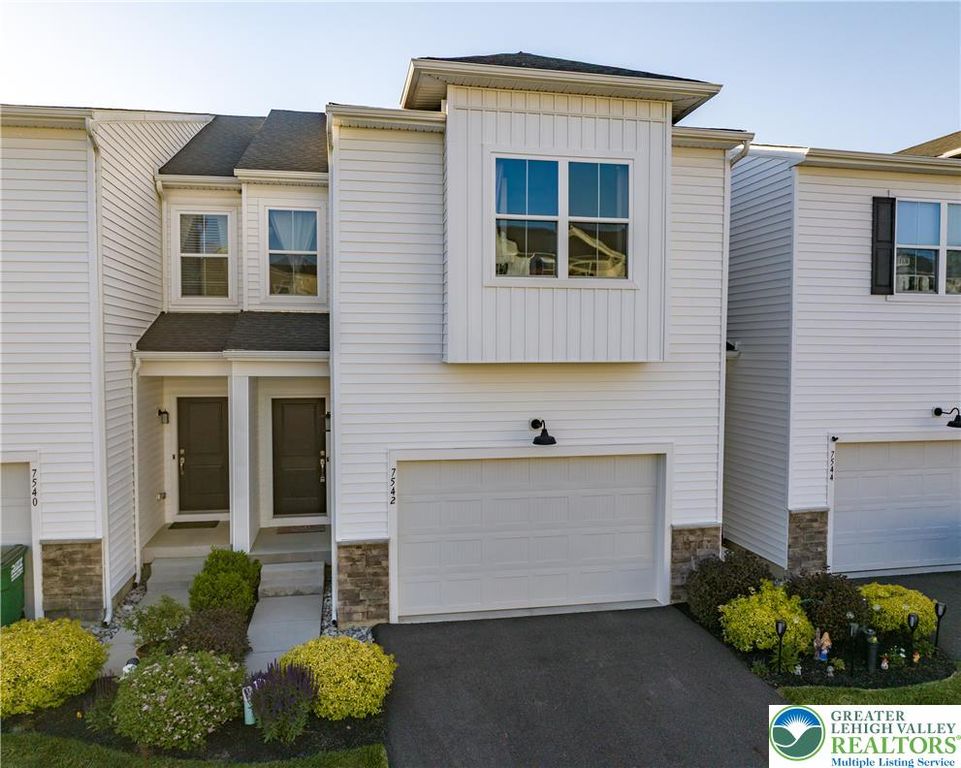 7542 Clayton Avenue, Coopersburg Boro, PA 18036