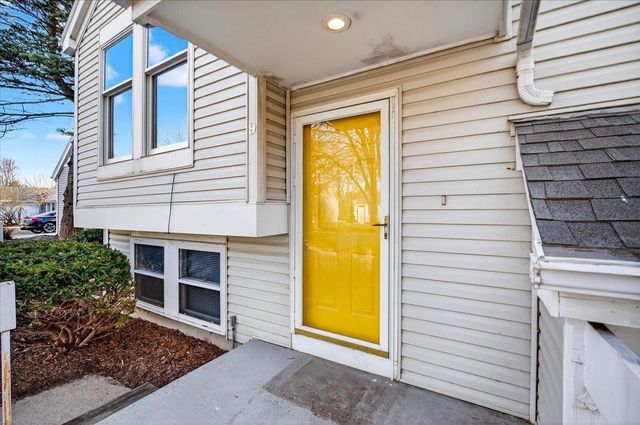 9 Crossbridge Court, Madison, WI 53717