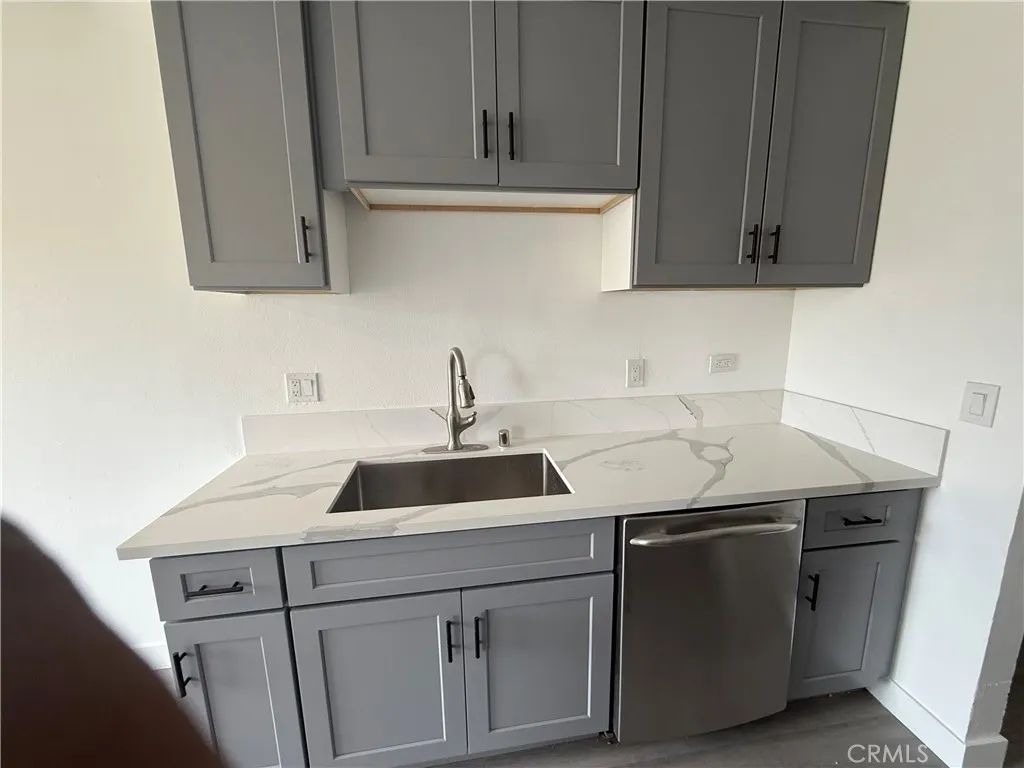 700 West La Veta Avenue E4, Orange, CA 92868