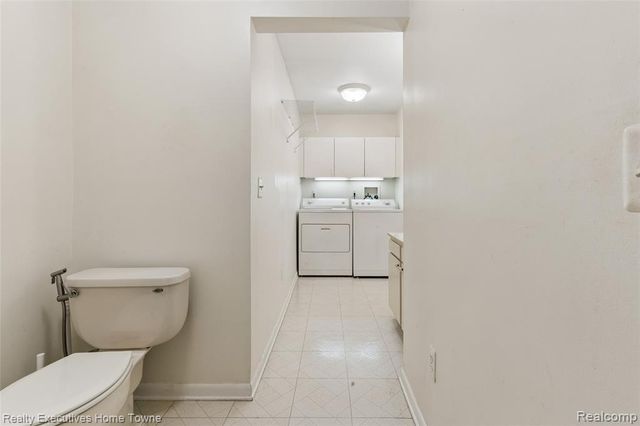 1077 Willow Grove Court, Rochester Hills, MI 48307