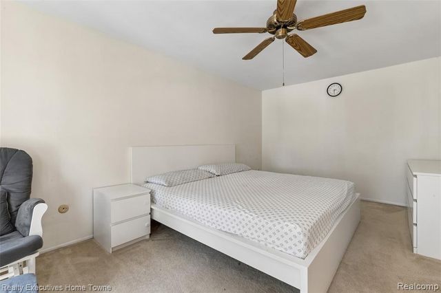 1077 Willow Grove Court, Rochester Hills, MI 48307