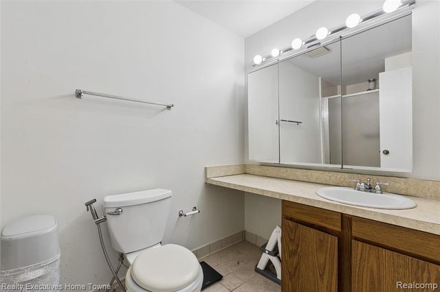1077 Willow Grove Court, Rochester Hills, MI 48307