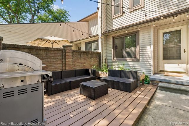 1077 Willow Grove Court, Rochester Hills, MI 48307