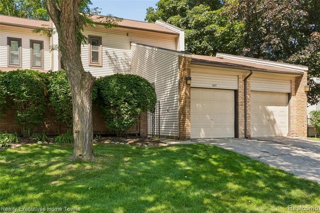 1077 Willow Grove Court, Rochester Hills, MI 48307